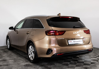 Подержанный автомобиль Kia Ceed Wagon 2021 года (7 фото)