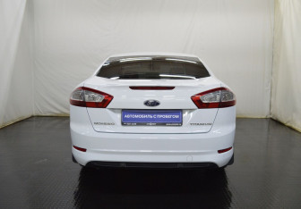 Подержанный автомобиль Ford Mondeo Sedan 2014 года (6 фото)