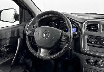 Подержанный автомобиль Renault Sandero 2018 года (17 фото)