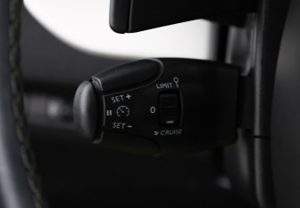 Подержанный автомобиль Peugeot Traveller 2021 года (15 фото)