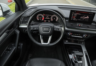 Подержанный автомобиль Audi Q5 2021 года (15 фото)