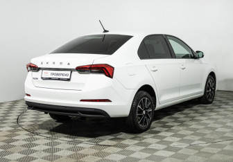 Подержанный автомобиль Skoda Rapid Liftback 2021 года (5 фото)