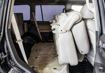 Подержанный автомобиль Toyota Land Cruiser Suv 2010 года (32 фото)