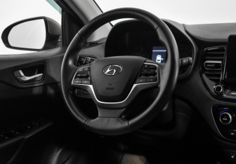 Подержанный автомобиль Hyundai Solaris Sedan 2021 года (14 фото)