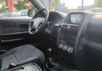 Подержанный автомобиль Honda CR-V 2002 года (17 фото)