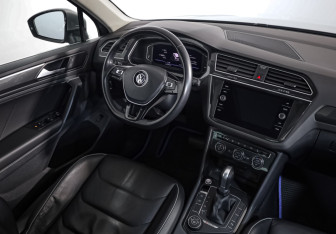 Подержанный автомобиль Volkswagen Tiguan 2019 года (8 фото)