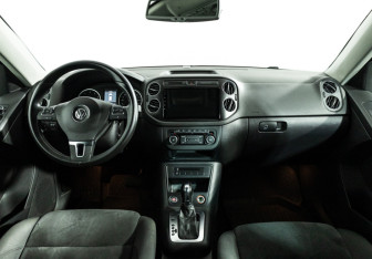 Подержанный автомобиль Volkswagen Tiguan 2012 года (13 фото)