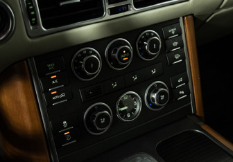 Подержанный автомобиль Land Rover Range Rover 2010 года (19 фото)