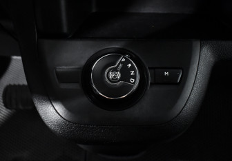 Подержанный автомобиль Peugeot Traveller 2020 года (11 фото)