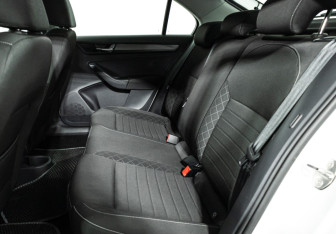 Подержанный автомобиль Skoda Rapid Liftback 2018 года (10 фото)