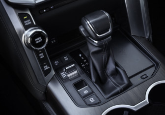 Подержанный автомобиль Toyota Land Cruiser Suv 2022 года (22 фото)