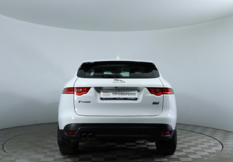 Подержанный автомобиль Jaguar F-Pace 2016 года (6 фото)