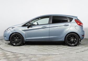 Подержанный автомобиль Ford Fiesta Hatchback 2009 года (8 фото)