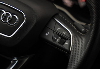 Подержанный автомобиль Audi Q5 2021 года (14 фото)
