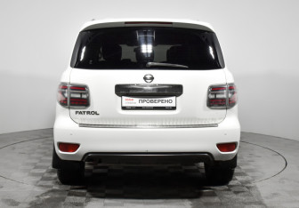 Подержанный автомобиль Nissan Patrol 2011 года (6 фото)