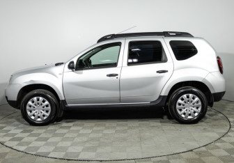 Подержанный автомобиль Renault Duster 2015 года (8 фото)