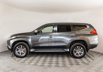 Подержанный автомобиль Mitsubishi Pajero Sport 2018 года (8 фото)