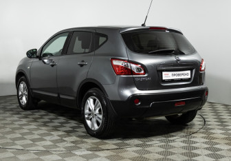 Подержанный автомобиль Nissan Qashqai 2013 года (7 фото)