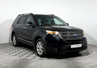 Подержанный автомобиль Ford Explorer 2013 года (3 фото)