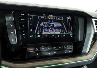 Подержанный автомобиль Volkswagen Touareg 2018 года (24 фото)