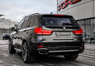 Подержанный автомобиль BMW X5 2016 года (9 фото)