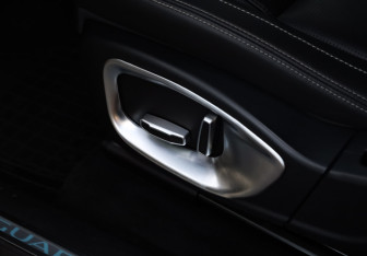 Подержанный автомобиль Jaguar F-Pace 2018 года (26 фото)