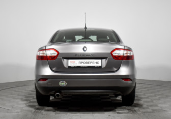 Подержанный автомобиль Renault Fluence 2011 года (6 фото)