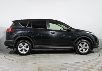Подержанный автомобиль Toyota RAV4 2013 года (4 фото)