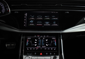 Подержанный автомобиль Audi Q8 2019 года (18 фото)
