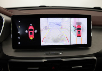 Подержанный автомобиль Geely Coolray 2022 года (13 фото)