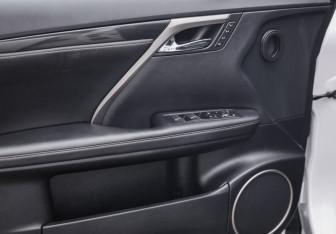 Подержанный автомобиль Lexus RX 2018 года (26 фото)