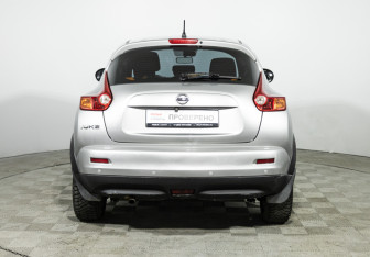 Подержанный автомобиль Nissan Juke 2014 года (6 фото)