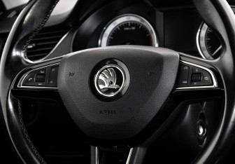 Подержанный автомобиль Skoda Octavia Liftback 2019 года (11 фото)