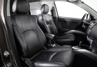 Подержанный автомобиль Peugeot 4007 2012 года (18 фото)