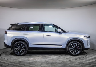 Подержанный автомобиль Jaecoo J7 2024 года (4 фото)