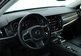 Подержанный автомобиль Volvo V90 Cross Country 2019 года (16 фото)