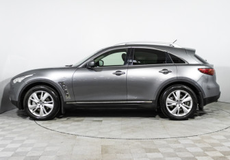 Подержанный автомобиль Infiniti FX 2012 года (8 фото)