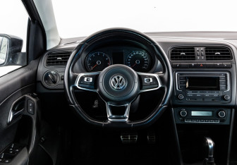Подержанный автомобиль Volkswagen Polo Sedan 2017 года (11 фото)