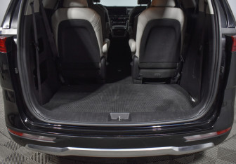 Подержанный автомобиль Kia Carnival 2020 года (25 фото)