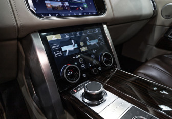 Подержанный автомобиль Land Rover Range Rover 2015 года (22 фото)
