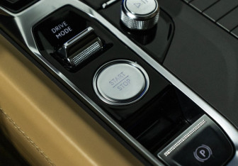 Подержанный автомобиль Lynk&Co 09 2023 года (25 фото)