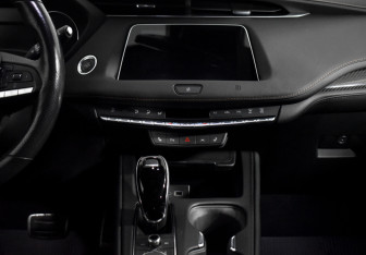 Подержанный автомобиль Cadillac XT4 2021 года (16 фото)