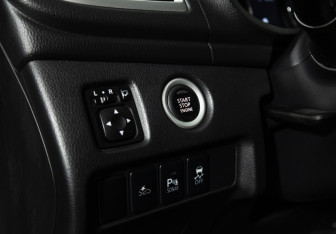 Подержанный автомобиль Mitsubishi Pajero Sport 2017 года (19 фото)