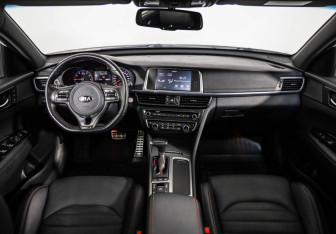 Подержанный автомобиль Kia Optima Sedan 2018 года (10 фото)