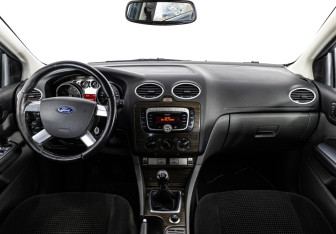 Подержанный автомобиль Ford Focus Hatchback 2008 года (10 фото)