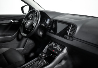 Подержанный автомобиль Skoda Karoq 2021 года (13 фото)