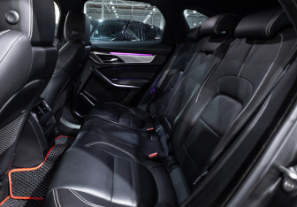 Подержанный автомобиль Jaguar F-Pace 2022 года (19 фото)