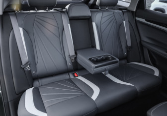 Подержанный автомобиль Geely Atlas 2024 года (31 фото)