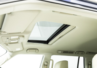 Подержанный автомобиль Infiniti QX80 2018 года (16 фото)