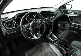 Подержанный автомобиль Kia Ceed Hatchback 2018 года (11 фото)